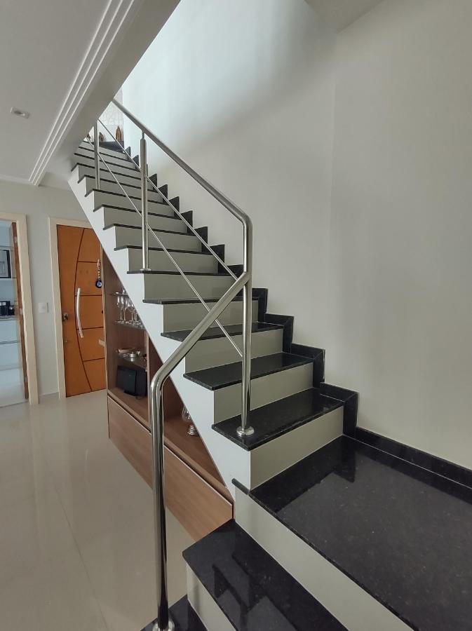 Apartamento Linda cobertura próximo a praia do forte *